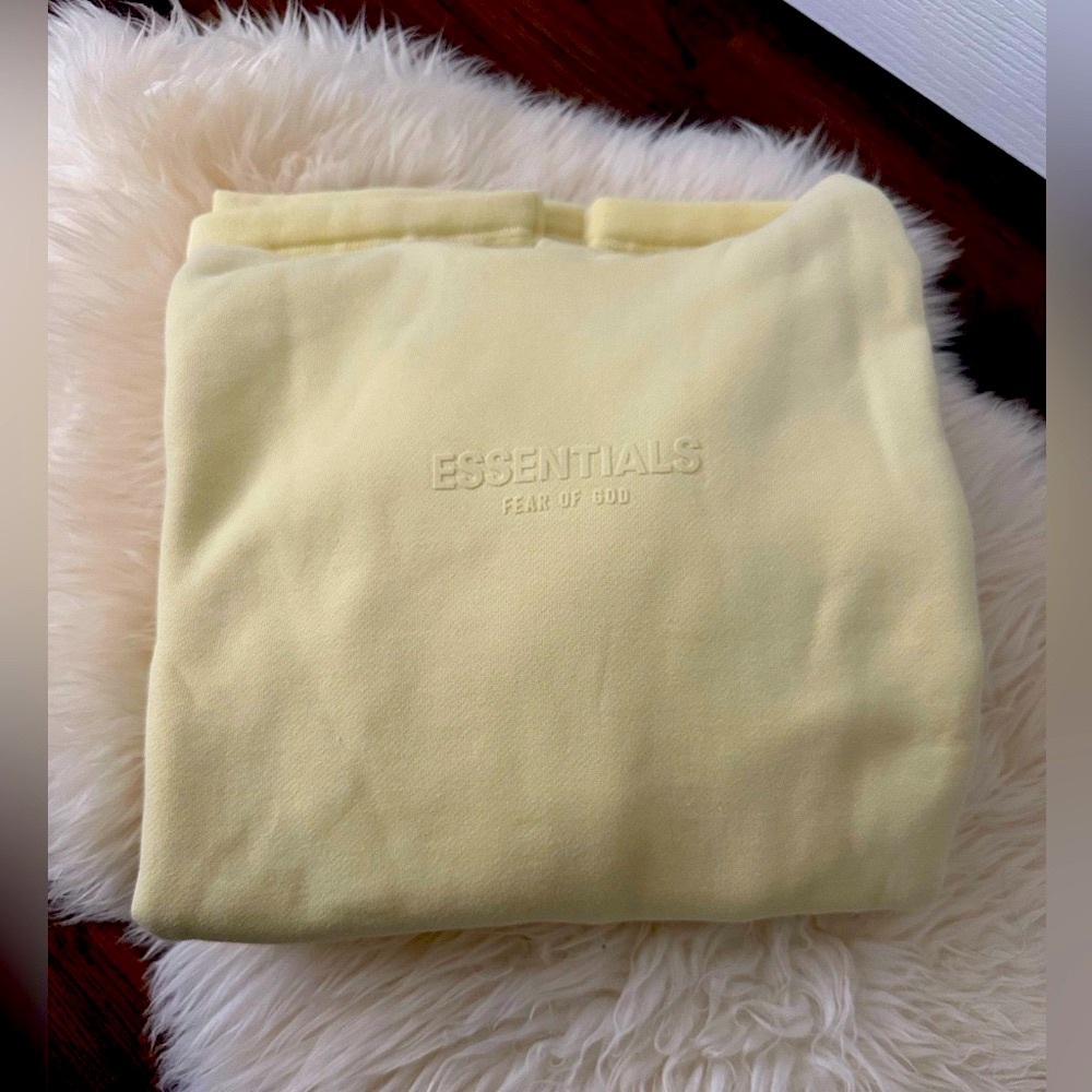 Essentials Sweatshirt - Picture 2 of 6